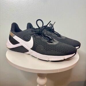 Nike Men's Legend Essential 2 Sneakers